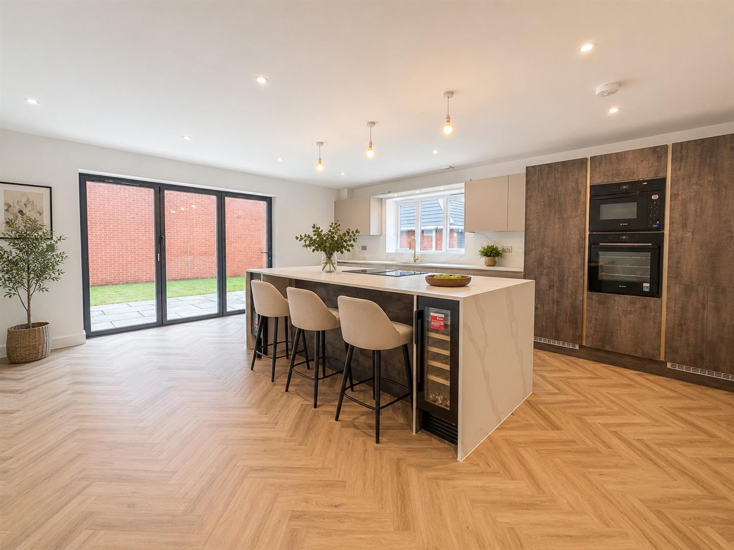 4 bed property in High Street, Bedford